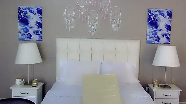 maddissonivanova online show from September 22, 2025, 7:05 pm