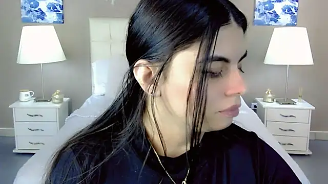 maddissonivanova online show from September 25, 2025, 7:17 pm