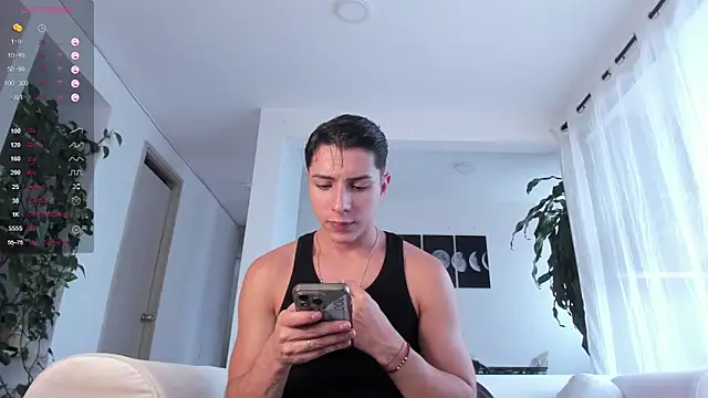 Snapshot of Hotay_andrew chatting on October 24, 2025, 6:59 pm Hotay andrew online show from October 24, 2025, 6:59 pm