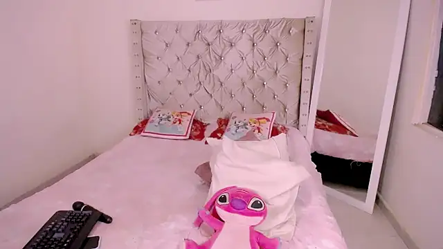 bonniebakerz1 online show from February 5, 2026, 11:42 pm