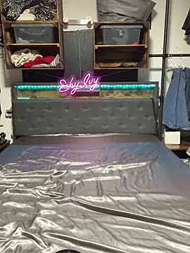 Snapshot of Shy_Ivy chatting on October 17, 2025, 9:06 pm Shy Ivy online show from October 17, 2025, 9:06 pm