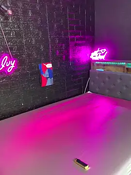 Snapshot of Shy_Ivy chatting on November 2, 2025, 9:39 pm Shy Ivy online show from November 2, 2025, 9:39 pm