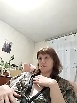 Flower2931 online show from April 8, 2026, 7:14 pm