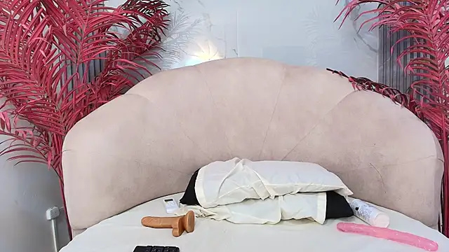 MayaBaker online show from October 21, 2025, 11:49 pm