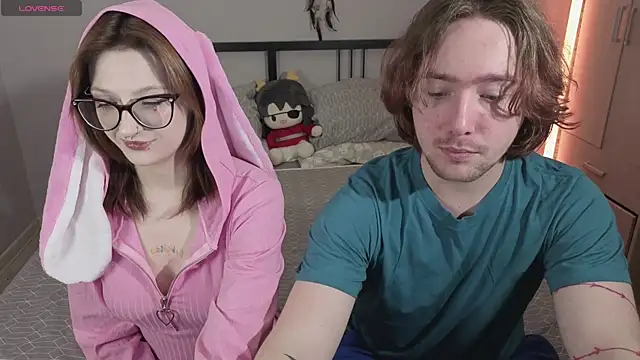 Snapshot of ellen_and_danny chatting on December 17, 2025, 5:19 pm ellen and danny online show from December 17, 2025, 5:19 pm