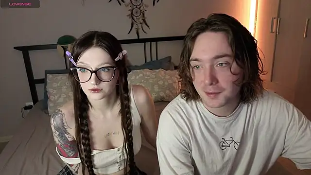 Snapshot of ellen_and_danny chatting on March 3, 2026, 5:19 pm ellen and danny online show from March 3, 2026, 5:19 pm