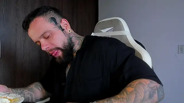 Snapshot of natevillage chatting on October 5, 2025, 1:20 pm natevillage online show from October 5, 2025, 1:20 pm