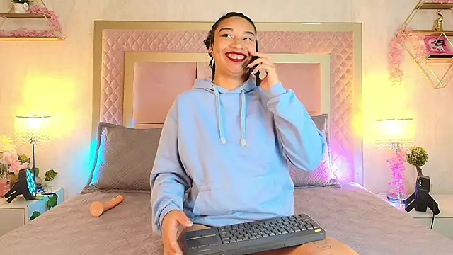 SofiaWhites online show from April 13, 2026, 3:34 am
