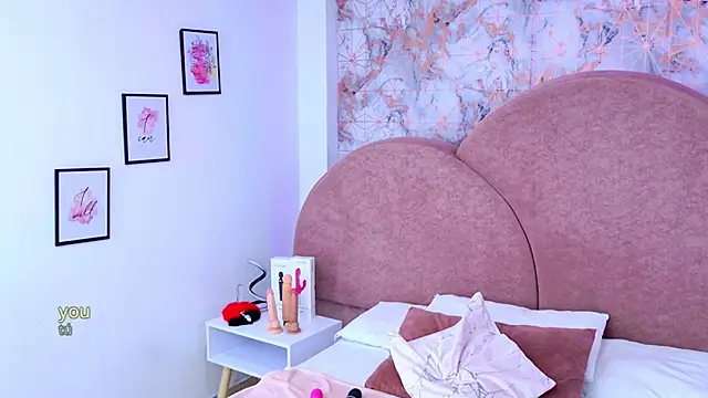 RavenGloomy online show from November 10, 2025, 7:35 pm