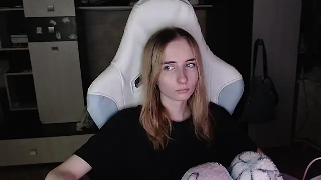 Cutti Crystal online show from October 3, 2025, 5:21 pm