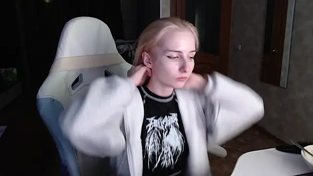 Cutti Crystal online show from April 9, 2026, 7:41 pm