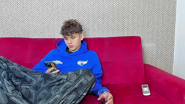 willy sexxx18 online show from February 4, 2026, 2:12 pm