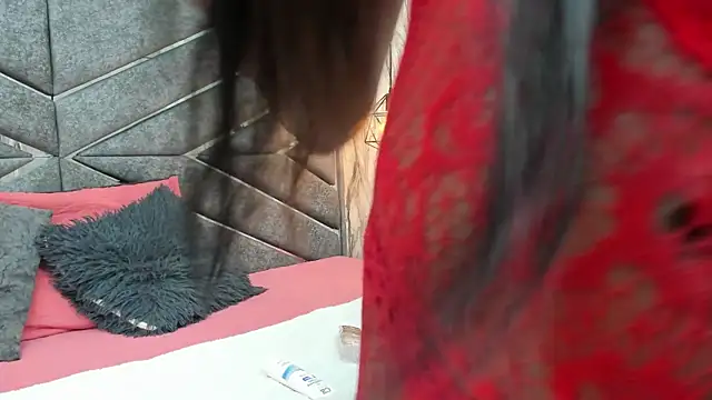 SASHA BROWNIE   online show from September 23, 2025, 8:01 pm