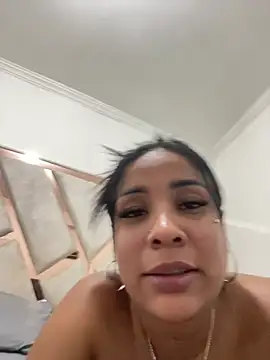 MarianaaSantos online show from May 15, 2026, 6:09 am