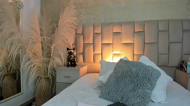 cloesummerr  online show from January 13, 2026, 2:00 pm