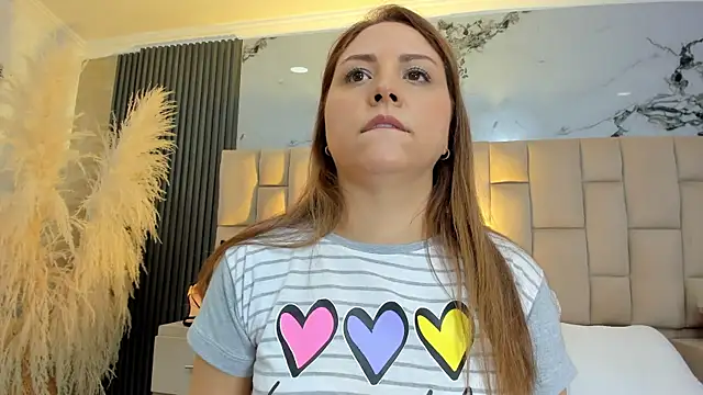 cloesummerr  online show from May 27, 2026, 12:46 pm