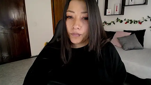 Mia 1120 online show from October 23, 2025, 8:18 pm