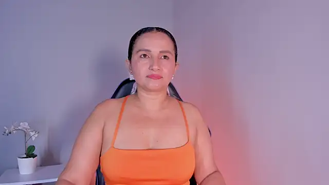 Zafiro  Brown online show from May 23, 2026, 9:30 pm