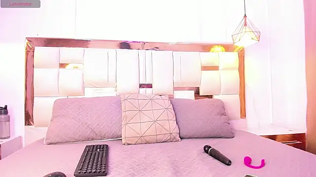 Skylar Smith  online show from February 25, 2026, 12:48 pm