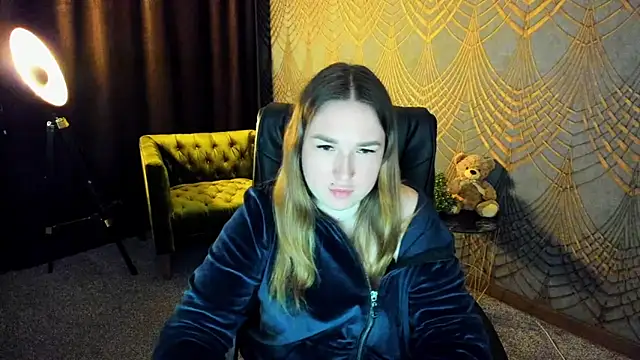 Sofii darling online show from April 19, 2026, 4:39 pm