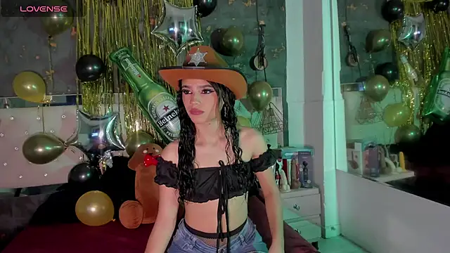 Snapshot of Viiolettlopez chatting on October 2, 2025, 12:56 pm Viiolettlopez online show from October 2, 2025, 12:56 pm