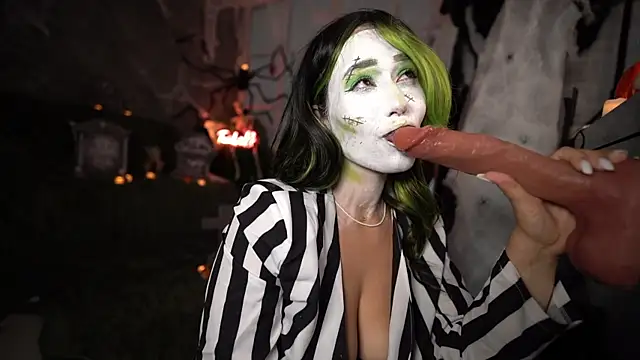 heylixie   online show from October 25, 2025, 1:13 am