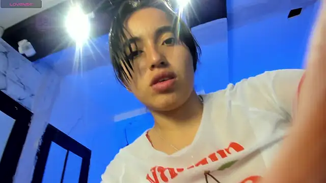 Snapshot of Starbutterflyy_ chatting on October 3, 2025, 3:58 am Starbutterflyy  online show from October 3, 2025, 3:58 am
