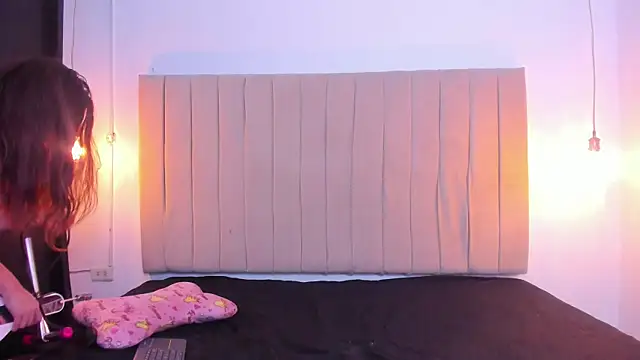 sol Capecchi online show from November 27, 2025, 4:25 am