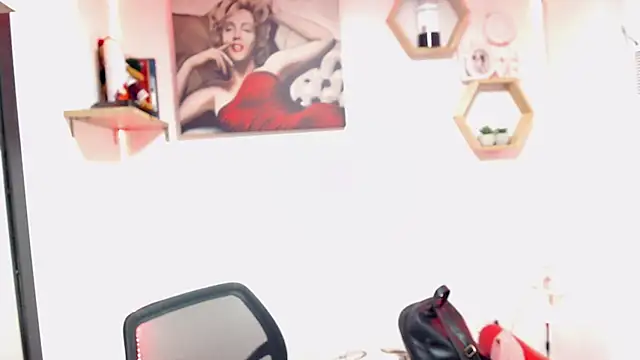 Snapshot of DIVAX_MONSERRAT chatting on October 5, 2025, 5:44 pm DIVAX MONSERRAT online show from October 5, 2025, 5:44 pm