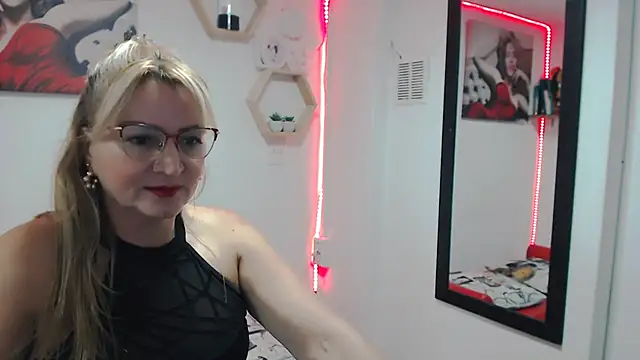 Snapshot of DIVAX_MONSERRAT chatting on November 15, 2025, 8:05 pm DIVAX MONSERRAT online show from November 15, 2025, 8:05 pm