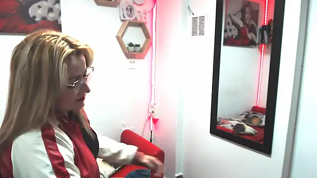 Snapshot of DIVAX_MONSERRAT chatting on November 16, 2025, 8:58 pm DIVAX MONSERRAT online show from November 16, 2025, 8:58 pm