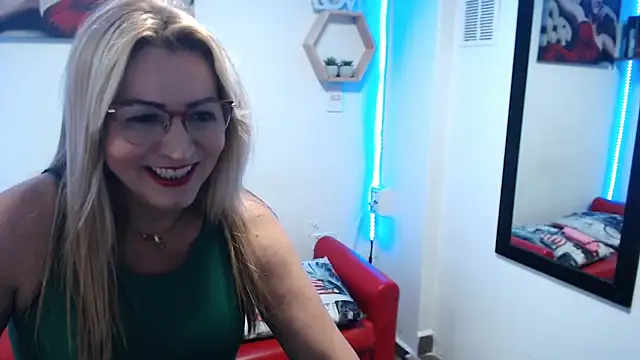 Snapshot of DIVAX_MONSERRAT chatting on November 26, 2025, 8:10 pm DIVAX MONSERRAT online show from November 26, 2025, 8:10 pm