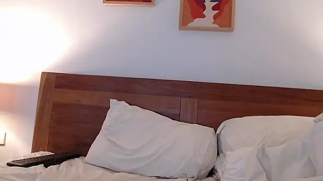 aleks hot1234 online show from May 19, 2026, 3:35 am