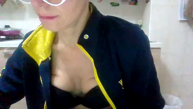 Kelly80 online show from April 10, 2026, 2:39 am