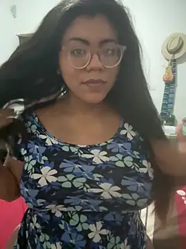 Snapshot of karysweetbeaury chatting on April 8, 2026, 5:29 am karysweetbeaury online show from April 8, 2026, 5:29 am