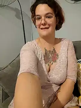 Snapshot of DadoTigresse chatting on October 18, 2025, 7:03 pm DadoTigresse online show from October 18, 2025, 7:03 pm