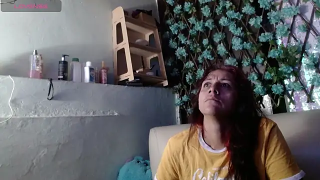 Snapshot of darling_hott chatting on July 9, 2026, 11:03 am darling hott online show from July 9, 2026, 11:03 am