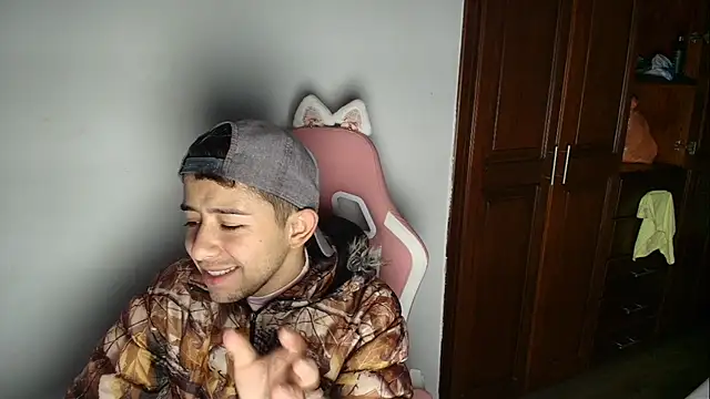 Aleecandrews online show from October 13, 2025, 7:36 pm