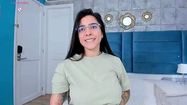 KamilaBetancourt online show from May 9, 2026, 1:27 pm