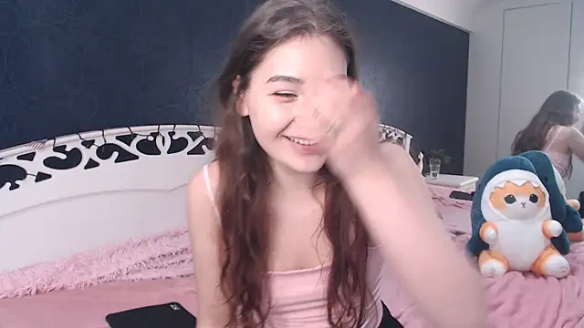 Snapshot of Lili_Luuu chatting on September 20, 2025, 8:43 pm Lili Luuu online show from September 20, 2025, 8:43 pm