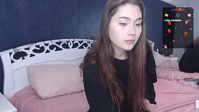 Snapshot of Lili_Luuu chatting on October 1, 2025, 9:32 pm Lili Luuu online show from October 1, 2025, 9:32 pm