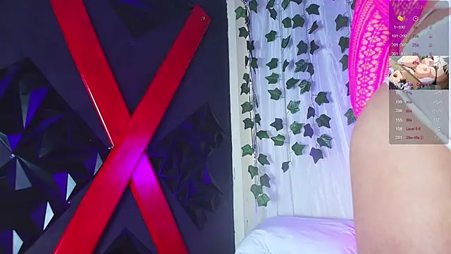 Snapshot of ivonne_diaz1 chatting on November 7, 2025, 7:58 pm ivonne diaz1 online show from November 7, 2025, 7:58 pm