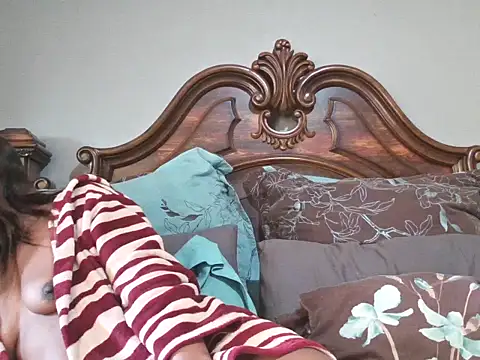 kinkyliciouse23 online show from May 12, 2026, 9:17 am