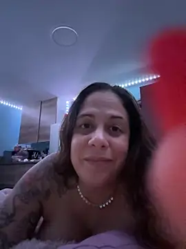 Snapshot of PrettyKittyMia chatting on December 22, 2025, 4:09 am PrettyKittyMia online show from December 22, 2025, 4:09 am