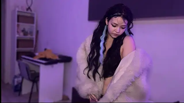 nikoli naw online show from November 10, 2025, 5:45 pm