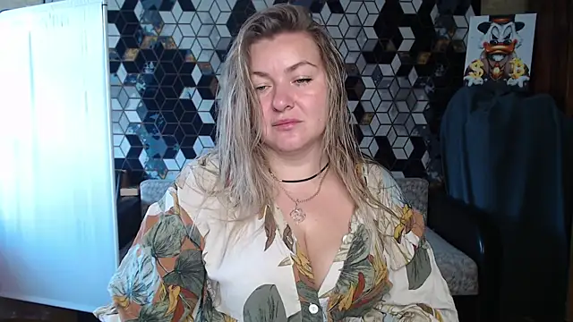 NikaSkylink online show from May 12, 2026, 4:53 am
