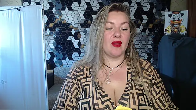 NikaSkylink online show from May 20, 2026, 5:02 am