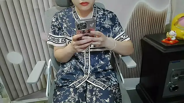 Snapshot of Emachiii chatting on September 26, 2025, 12:47 am Emachiii online show from September 26, 2025, 12:47 am