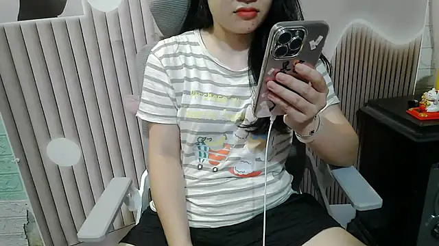 Snapshot of Emachiii chatting on September 28, 2025, 4:29 am Emachiii online show from September 28, 2025, 4:29 am