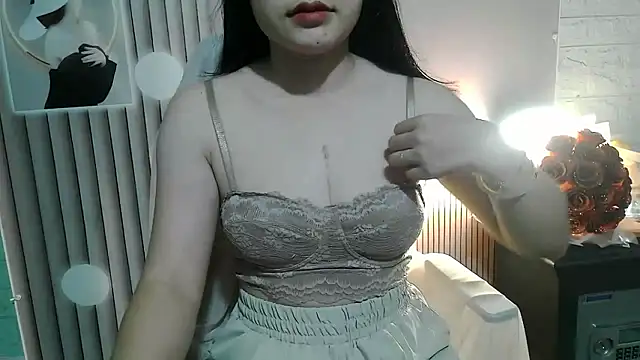 Snapshot of Emachiii chatting on November 13, 2025, 12:42 am Emachiii online show from November 13, 2025, 12:42 am